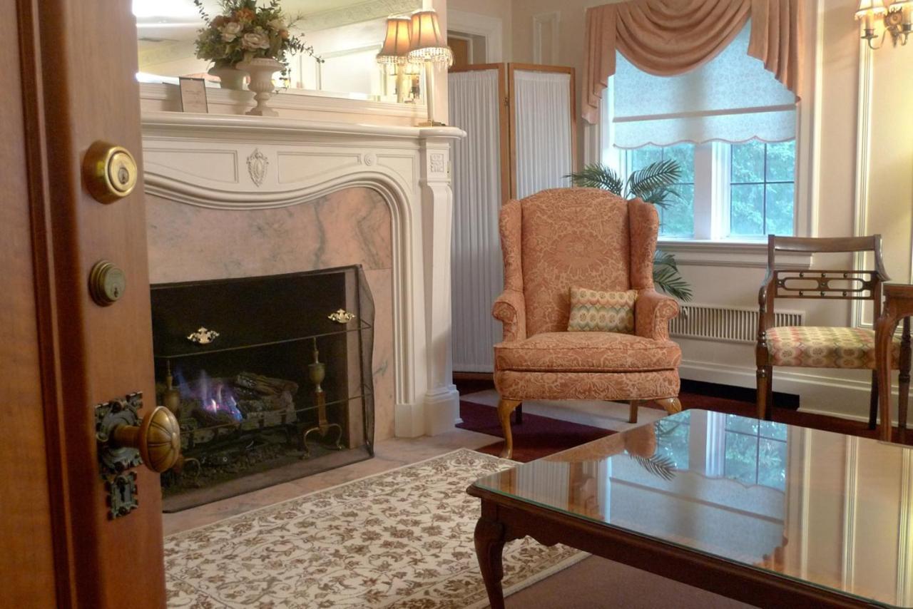 The English Inn Eaton Rapids 外观 照片