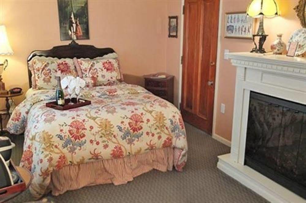 The English Inn Eaton Rapids 外观 照片